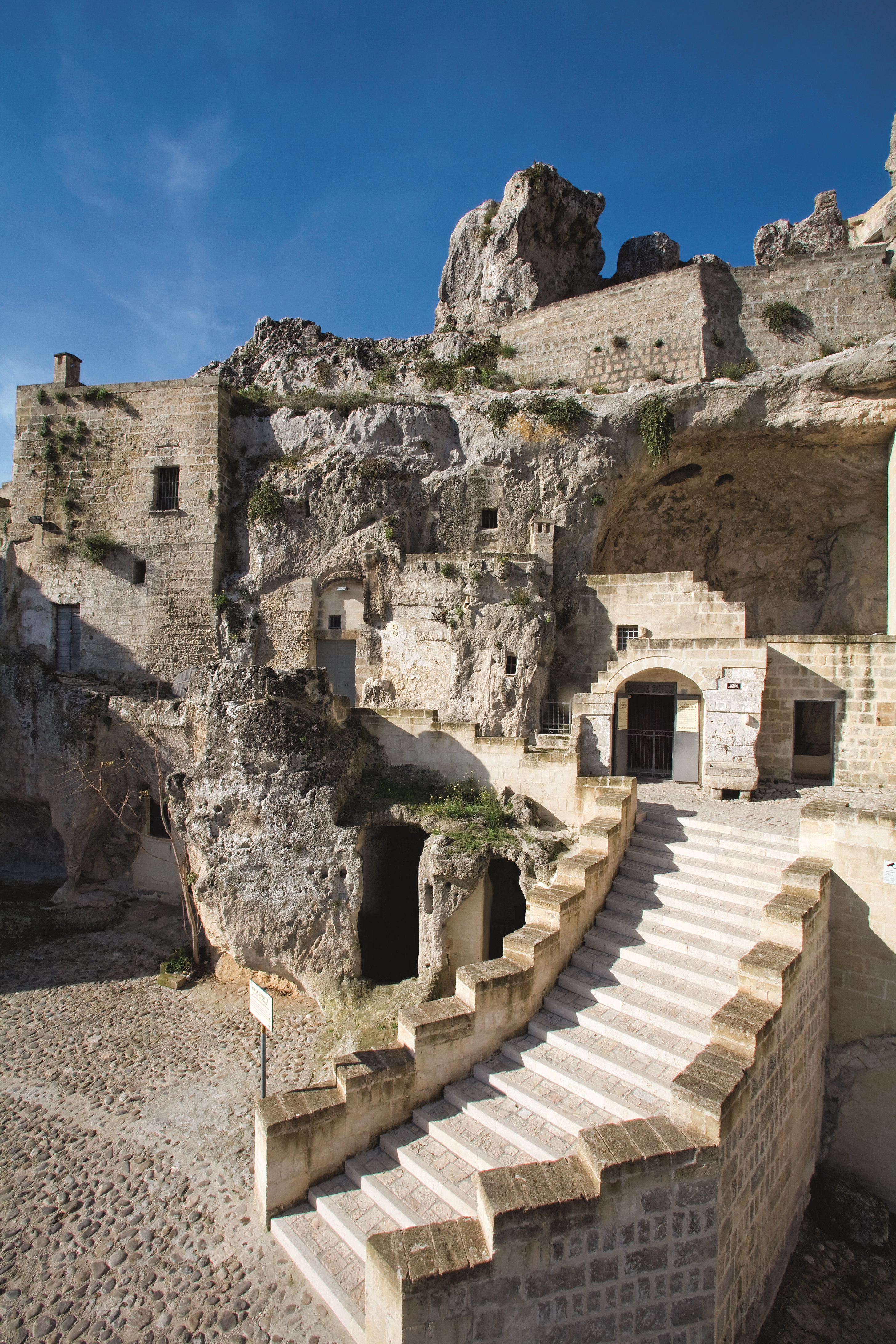 STORICA CASA GROTTA DI VICO SOLITARIO