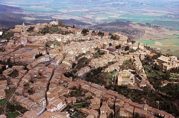 Montalcino - foto di Andrea Rabissi dal Sito del Comune di Montalcino