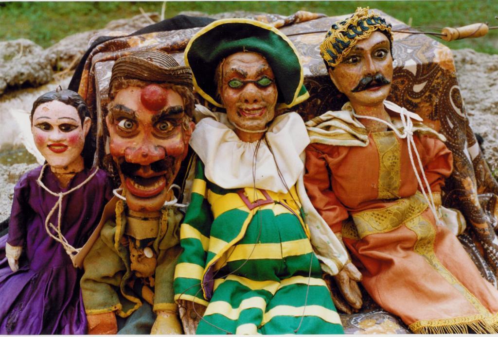 MET – Museo Etnografico degli Usi e Costumi della Gente di Romagna Gruppo di burattini e marionette